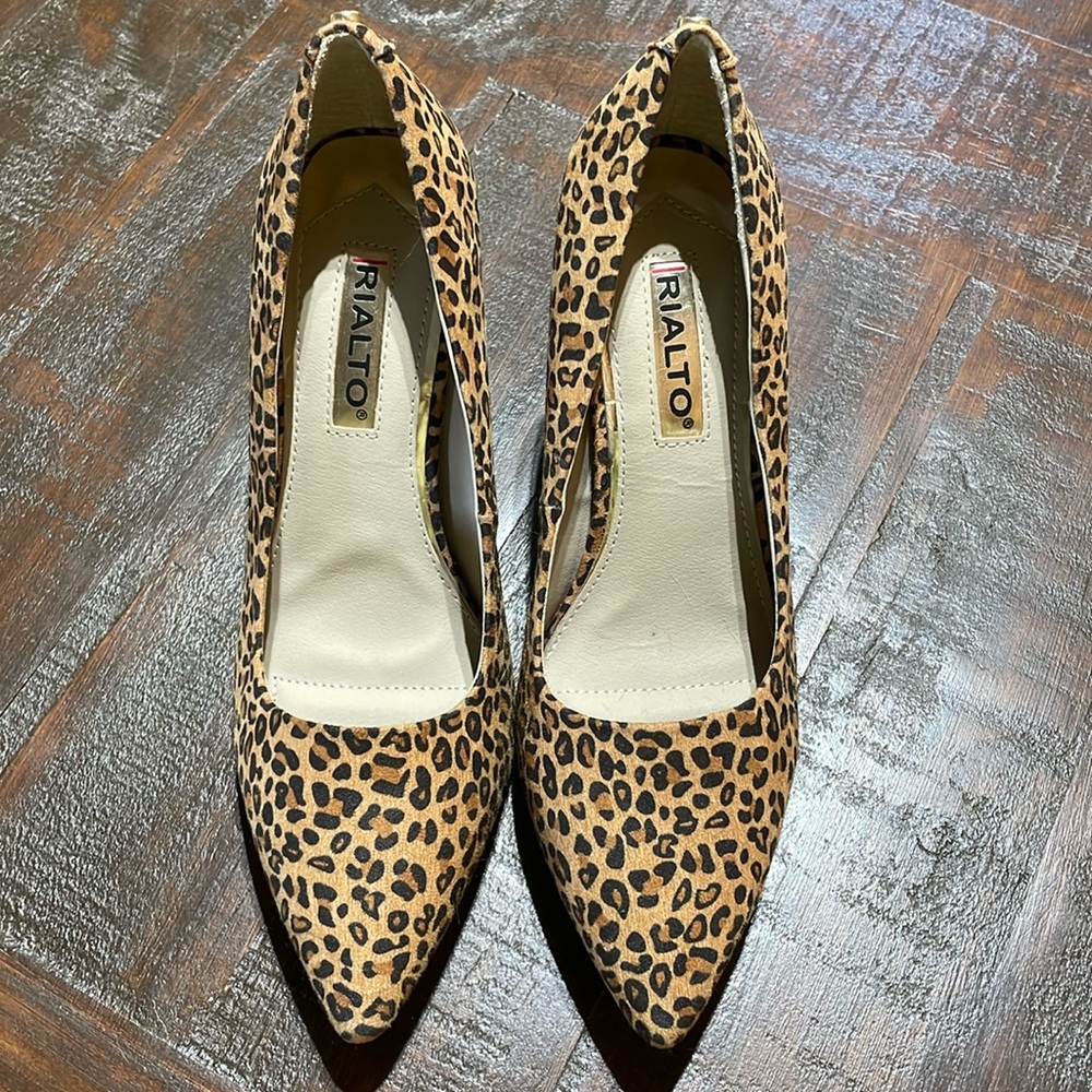 Leopard pumps
